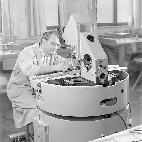 Nowy uniwersalny mikroskop pomiarowy ZEISS