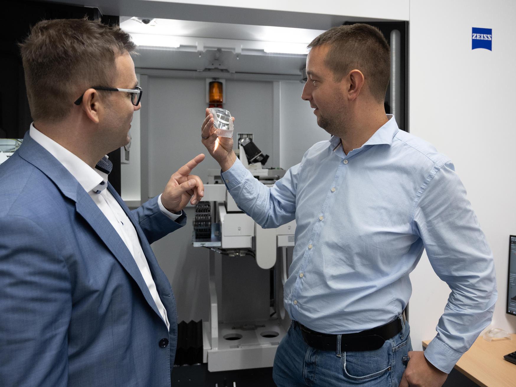 Pełny przegląd:  Zapewnienie jakości dla reflektorów premium