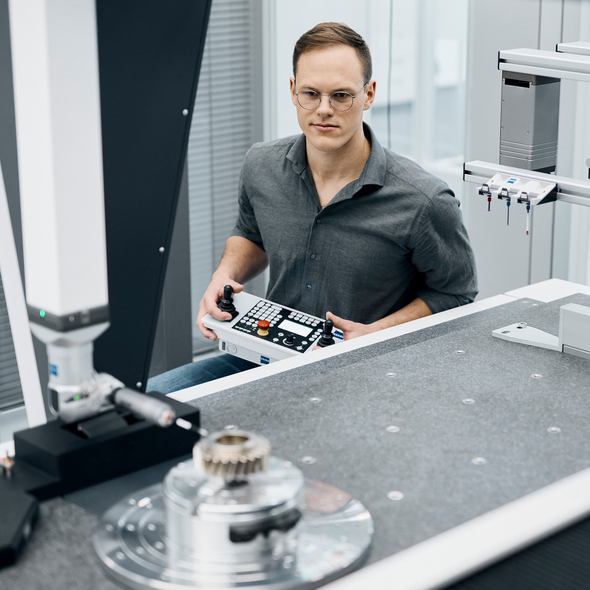 Prędkość skanowania i opcjonalny stół ZEISS VAST Rotary Table Axis