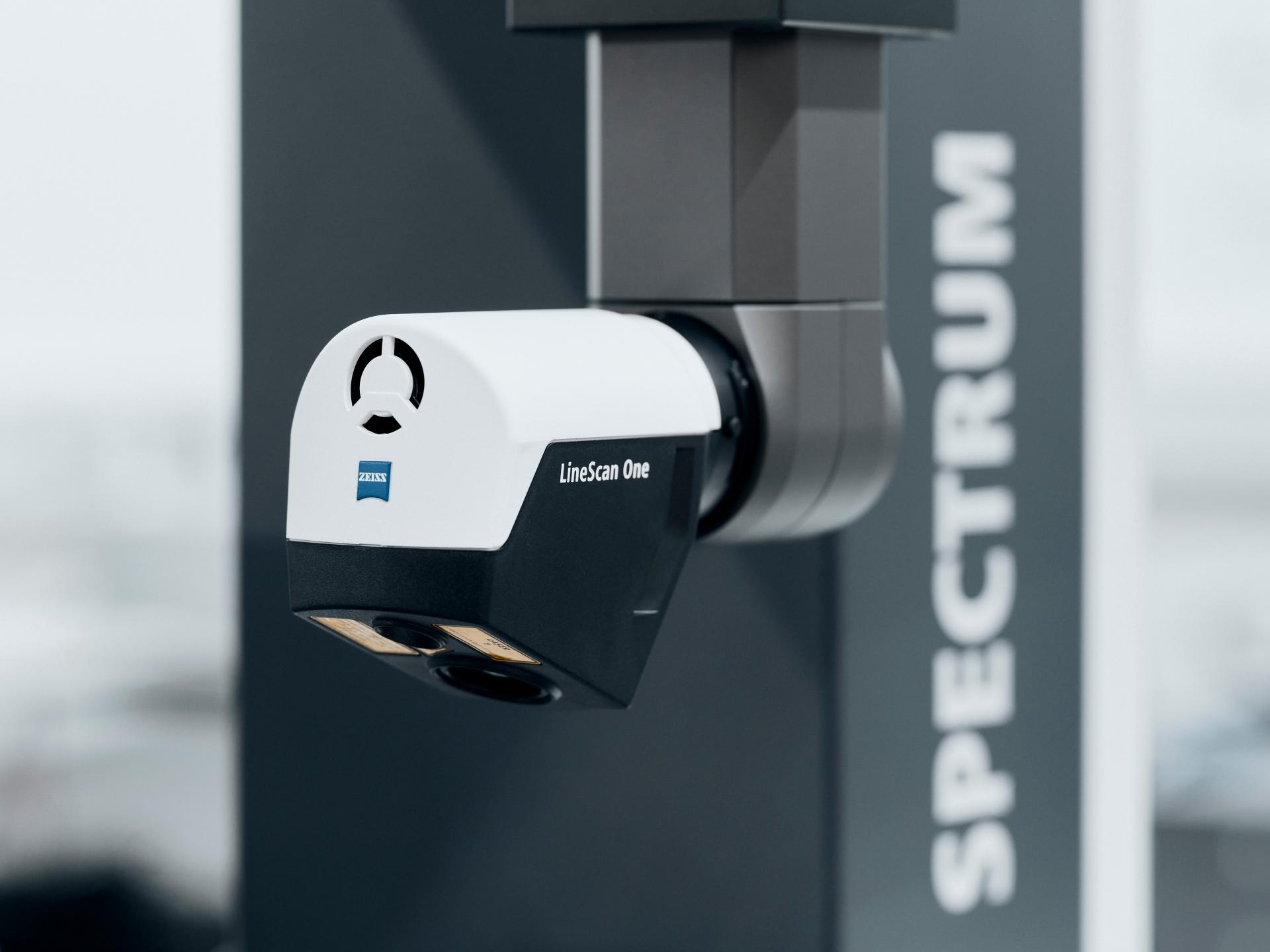Sensor optyczny ZEISS LineScan One z RDS na maszynie ZEISS SPECTRUM.