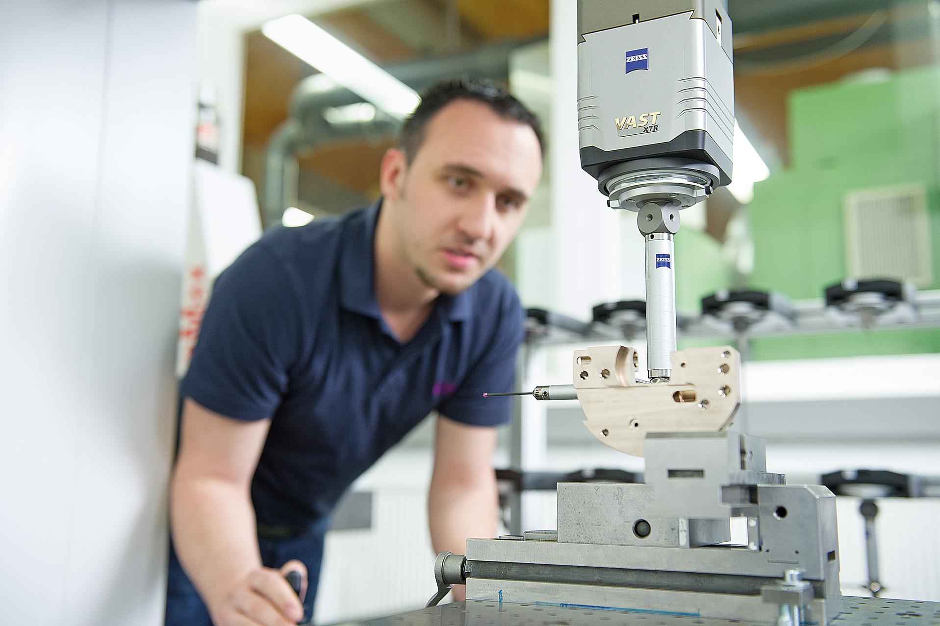 ZEISS VAST XTR gold - głowica ze zintegrowaną osią obrotową