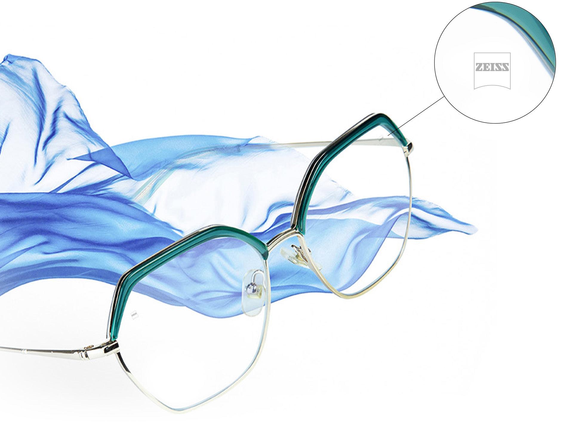 Soczewki ZEISS Progressive Light 2 z powiększeniem grawerunku ZEISS.