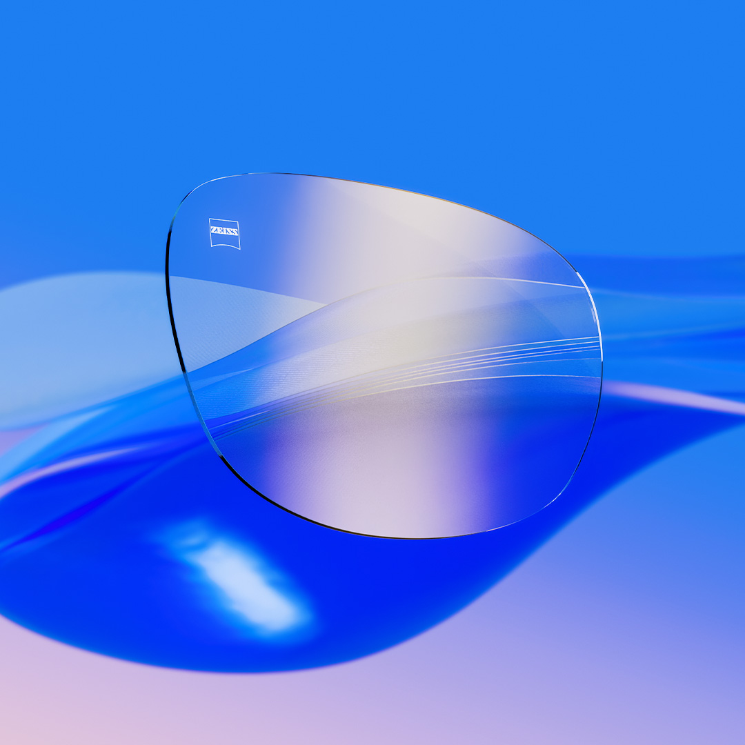Krystalicznie przejrzyste soczewki z powłoką ZEISS DuraVision Gold UV z subtelnym złotym refleksem.