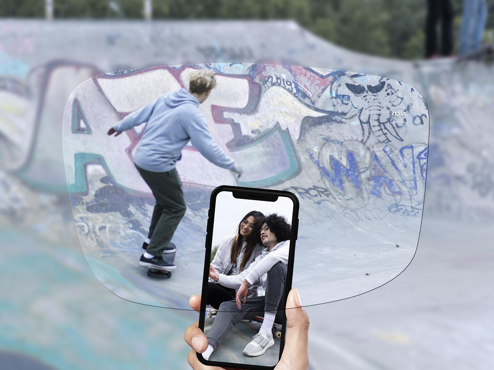 Widok na skate park przez soczewki jednoogniskowe ZEISS SmartLife.