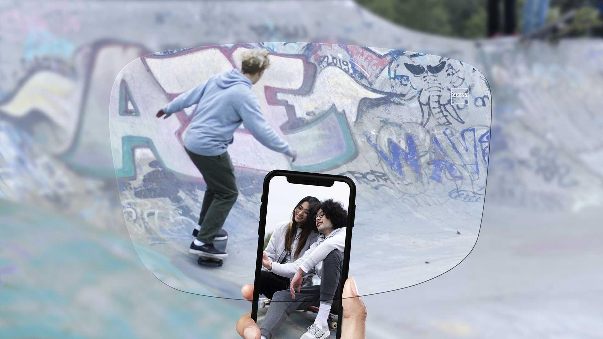 Widok na skate park przez soczewki jednoogniskowe ZEISS SmartLife Individual. 