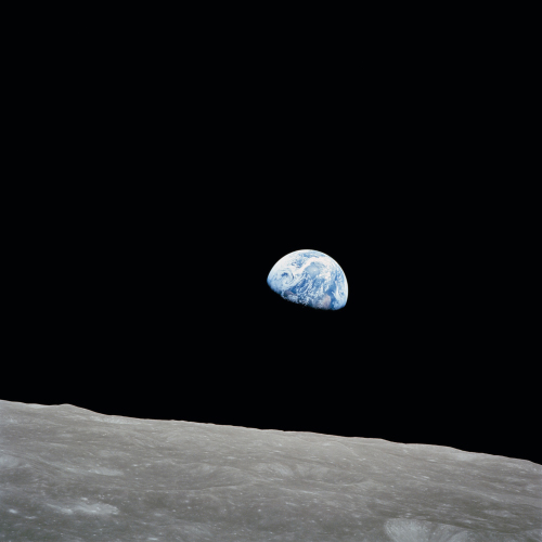 Kultowe ujęcie wschodu Ziemi wykonane teleobiektywem ZEISS Sonnar 250 mm podczas misji Apollo 8. 
