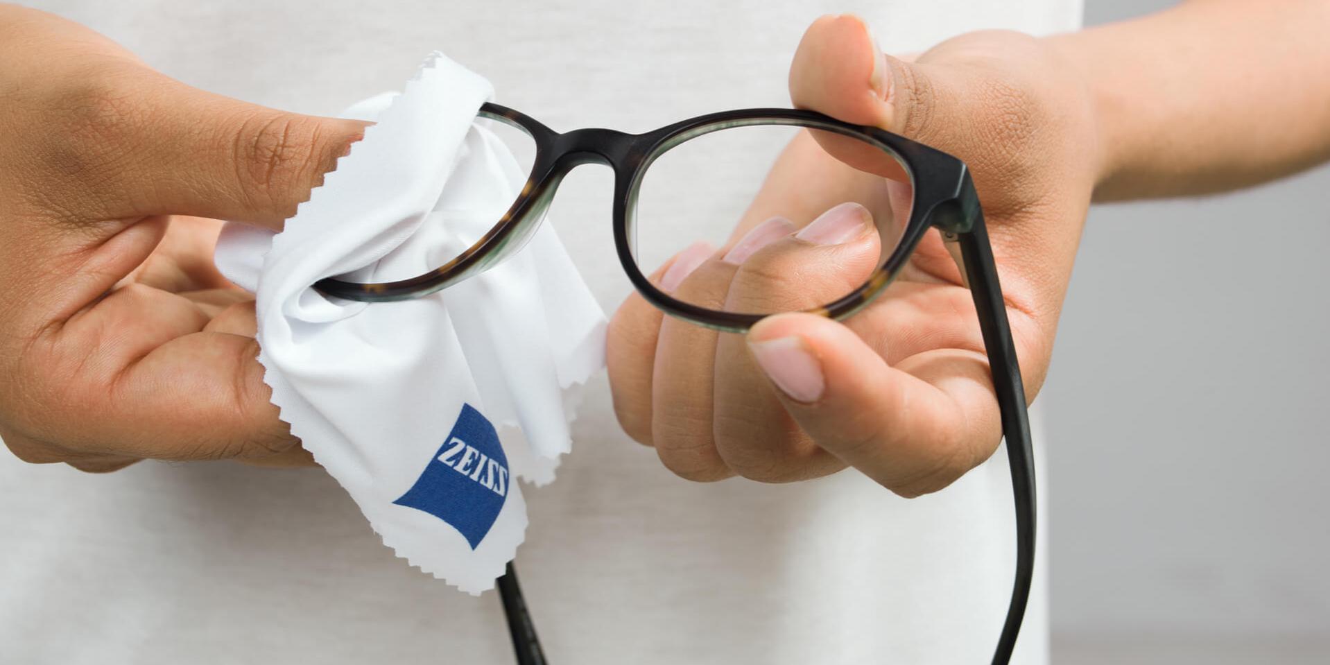 Jak prawidłowo czyścić i dbać o okulary? 